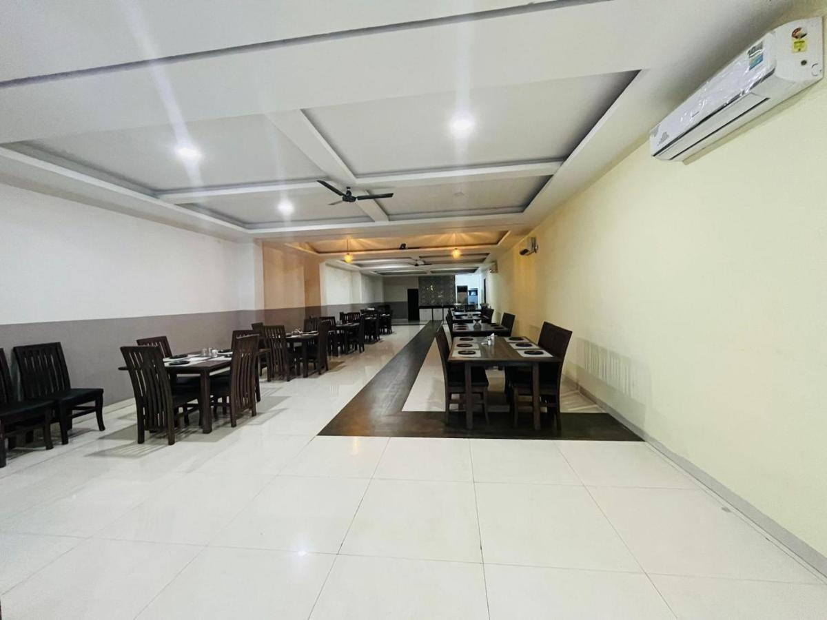Jmc Hotel Lavish Akolia Dış mekan fotoğraf
