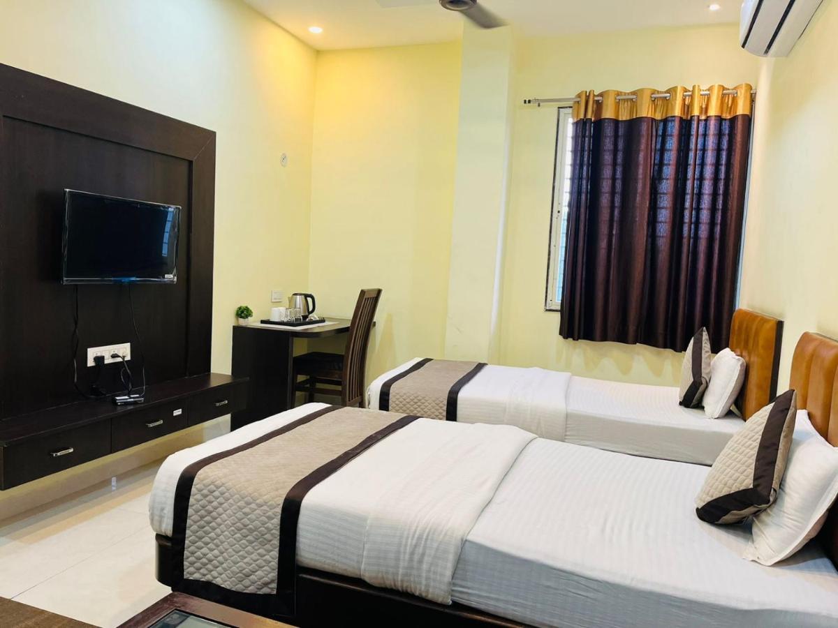 Jmc Hotel Lavish Akolia Dış mekan fotoğraf