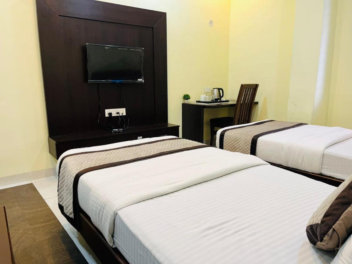 Jmc Hotel Lavish Akolia Dış mekan fotoğraf